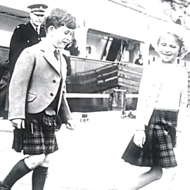 History repeating itself! Ib: @𝐈𝐦𝐨𝐠𝐞𝐧♕ #theroyalfamily #thewalesfamily #princegeorgeofwales #princesscharlotteofwales #kingcharles 