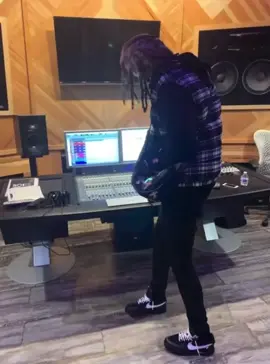 Playboi Carti listening to Young Thug’s ”Surf” beat #foryou #foryoupage #tiktok #youngthug #playboicarti #rap #song #viral #trending #real #relatable #fyppppppppppppppppppppppp 