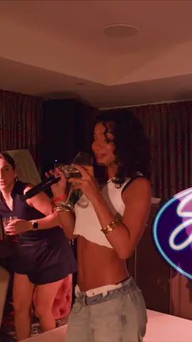 pull up like what??? #habibi #sohobeachhouse #sohohouse #showcase #liveperformance #helin 
