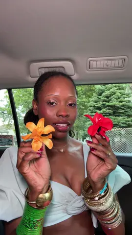 Using hairclips as cute floral earrings is the perf diy hack for me 😂💅🏾