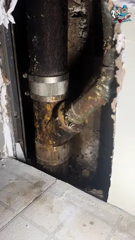 Temporary repair made easy with the @ferncoinc power wrap.  #plumber #plumbing #plumbingservices #fix #temporary #repair #leak #castiron #apartment #fyp #reelsinstagram #fernco #pipe 