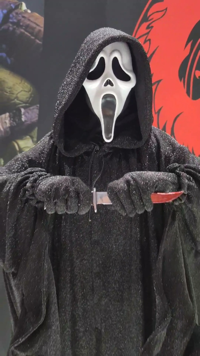 Ghost Face Scream 1:2 Scale Statue ! #scream #ghostface #horrorshorts #scary #pcs #horror #horrortiktok #horrorfilms #scary #scarymovie #takemymoney #iwantit #spooky #movies #collection #Collectibles #wow #fyp #foryou #foryoupage #popculture #figures #ghostfacescream #SDCC2024 #pcscollectibles 