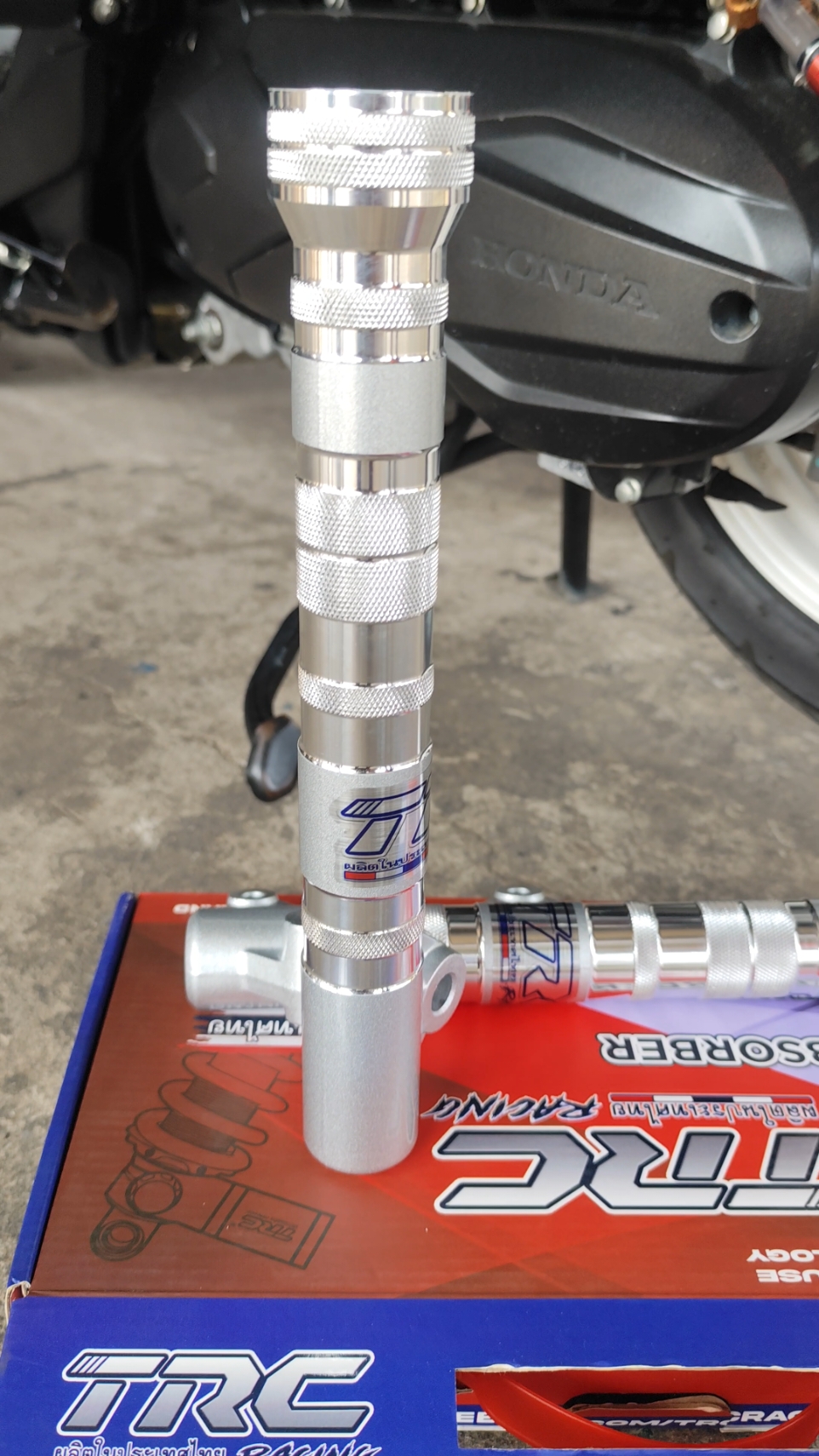 #TRC #trcracing #lighten #silver  #shockabsorber #lightenoutertube #frontshock #honda #hondaclick #hondaclickv3 #hondaclick125  #hondaclickwhite #clean 