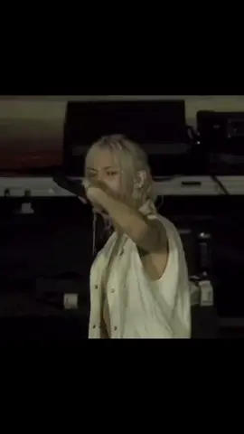 a few clips of shirtless felix.. he literally unbuttoned it himself WTF RAHHHHH #straykids #skz #foryoupage #kpopfyp #kpop #straykidsworlddomination #youmakestraykidsstay #felix #lollapalooza 