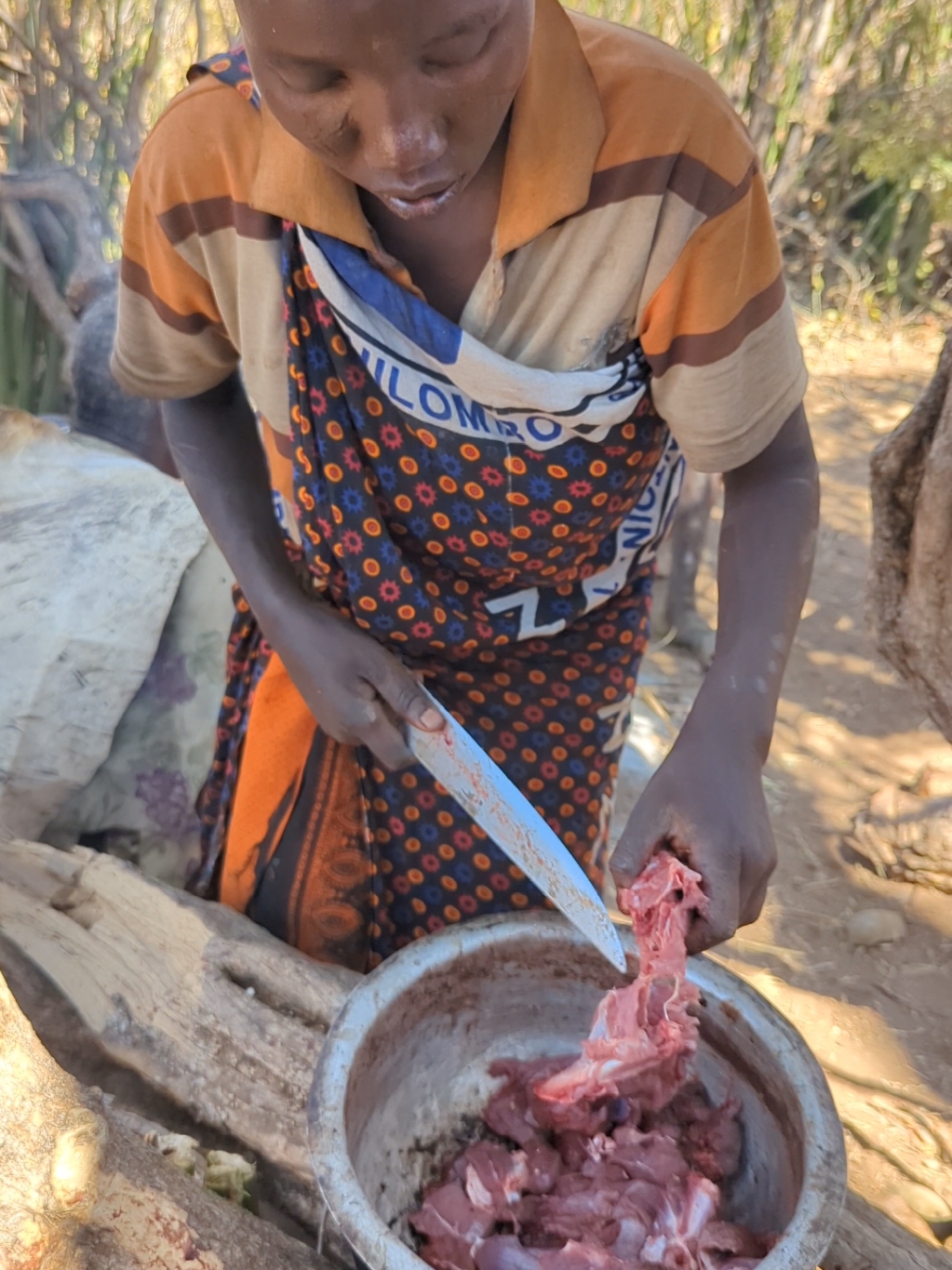 Creat day🤩 morning hadzabe tribe girl prepare their breakfast food 😋 it's fantastic favorite food.