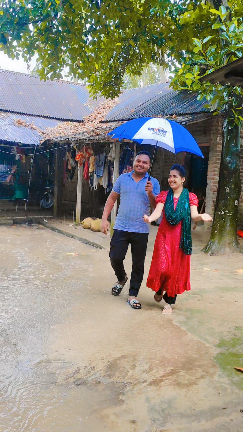 আমাদের দিনাজপুরে বৃষ্টি হচ্ছে 😜#নতুন_ভিডিও_পেতে_লাইক_ফলো_শেয়ার_করুন #foryou #foryoupage #ashamoni63500 #trending @🔥Asha Moni🔥 @TikTok Bangladesh 