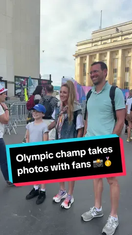 Fans queue up to take photos with the Queen of Mountain Biking Pauline Ferrand Prevot 👑🤳 #cycling #mountainbike #olympics #paris2024 