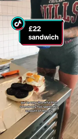Customer orders ridiculous £22 sandwich 😂 #sandwich #breakfast #breakfastsandwich #customerorder #Foodie 
