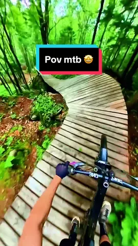 Qui est capable de faire pareil ? Credit: Remy Metailler #velo #vtt #mtb #mountainbike #downhill #enduro #dh #gopro #redbull #mtblife 