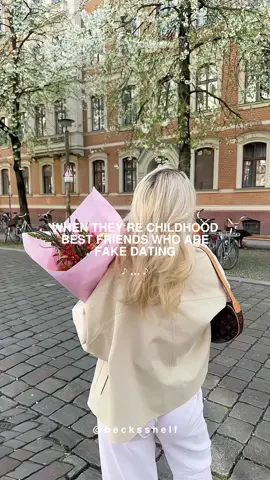 Picking Daisies on Sundays by @Liana 🎀  🤍 fake dating 🤍 childhood best friends to lovers 🤍 second chance friedship 🤍 he writes her french poems   (second transition cr: @gracie ౨ৎ) #BookTok #books #romance #romancebook #romcom #pickingdaisiesonsundays #fakedating #bestfriendstolovers #friendstolovers #romancebooktok 