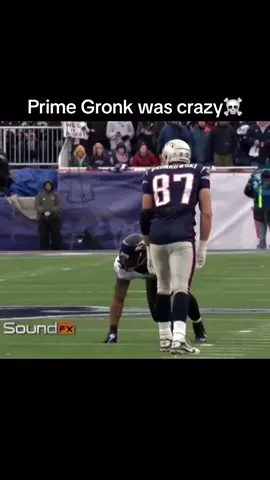 Bro was unstoppable 😤 #gronk #robgronkowski #patriots #tightend #nfl #zingersports 