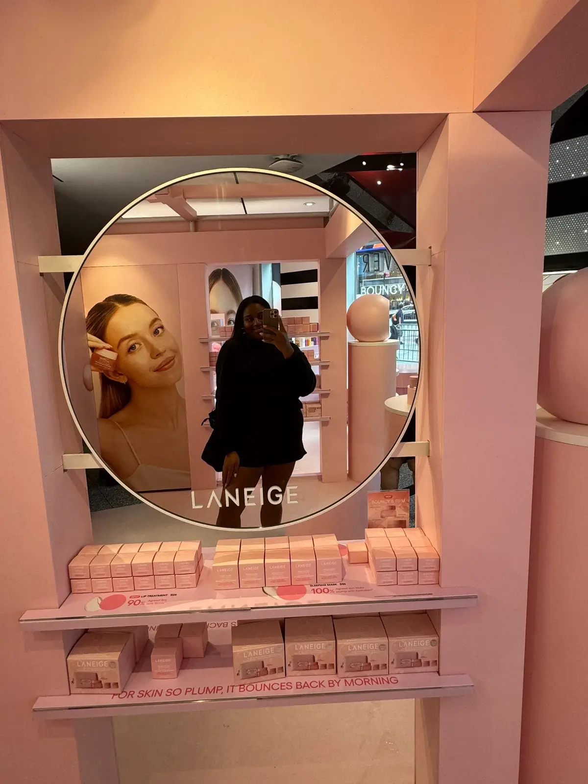 I had to stop by the @laneige_us pop up in Times Square this week! I sampled the new #bouncyandfirm eye cream & sleeping mask…then i bought both 🤭 I left with tons of freebies, but my fave was the cute lil pink fan 💖 Should I move to NY?  #nycpopup #laneige #laneigesleepingmask #kbeauty #koreanskincare #thingstodoinnyc #blackgirl #blackgirltravel #minivlog #fypage 