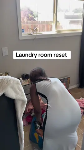 Laundry room reset #asmr #asmrcleaning #deepclean #cleaning #limpieza #CleanTok #cleaningtiktok #cleaninghacks #cleanwithme 