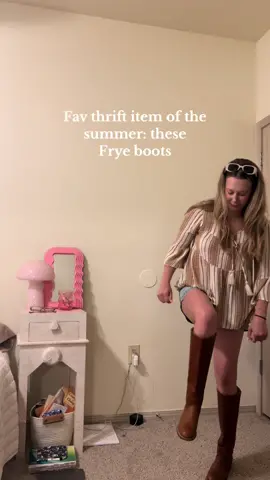 Riding boots are back in 👢#frye #thrifted #thrift #fit 
