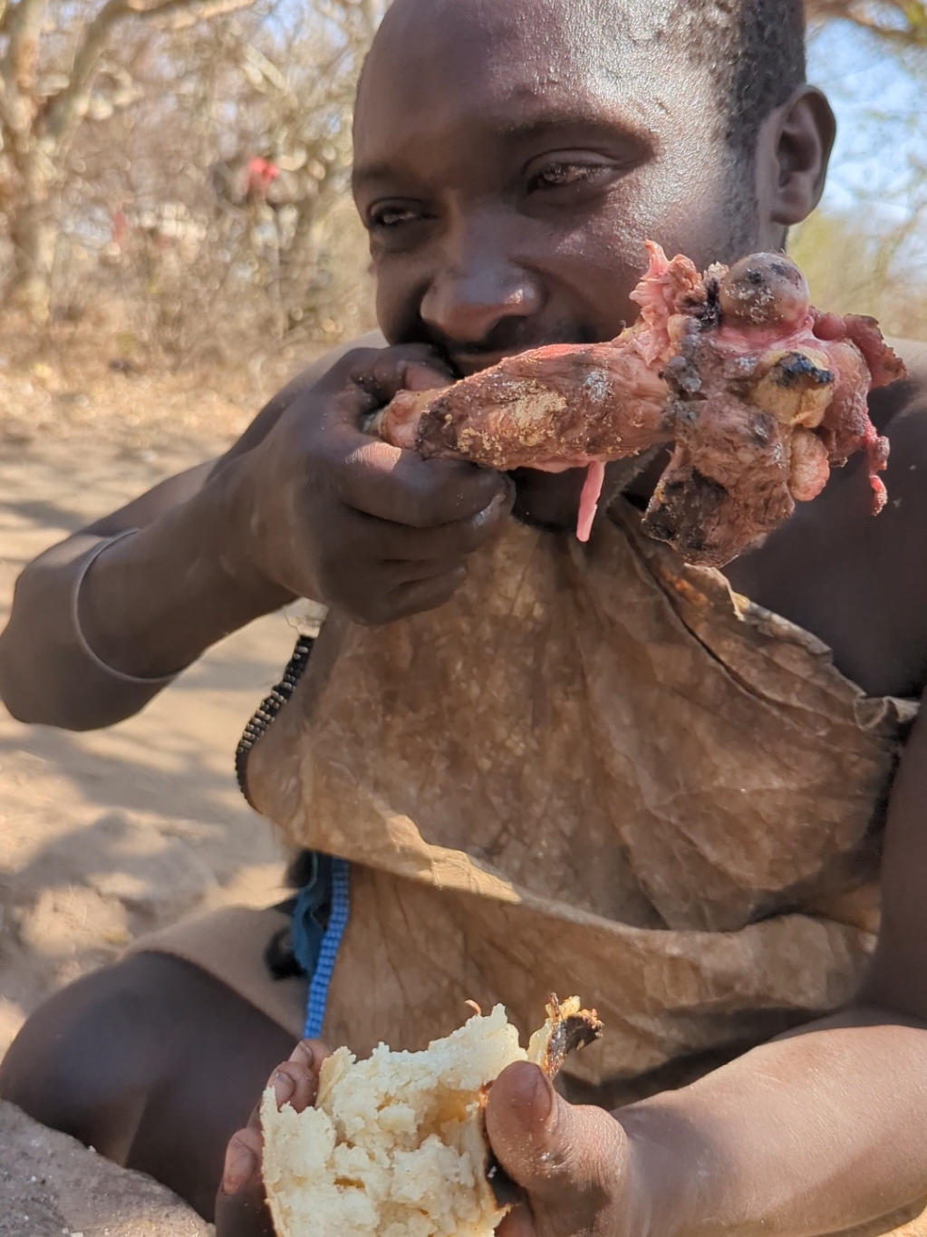 It's favorite 🤩 food hadzabe tribe eating lunch Time very delicious 😋 lovely tradition lifestyle.