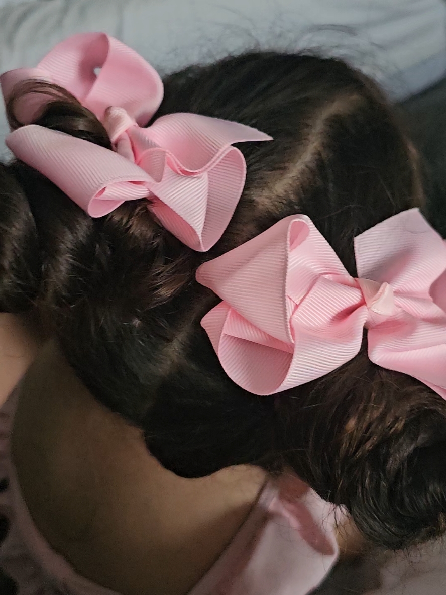 ni busques mas adornos para el cabello de tu hija.#buenobonitoybarato #bows #hair #ttsacl #comprasentiktok #atrevetebyrosy #tiktokshopbacktoschool #moños #moñosparaniñas #moñosbonitos #TikTokShop #musthaves #deals 