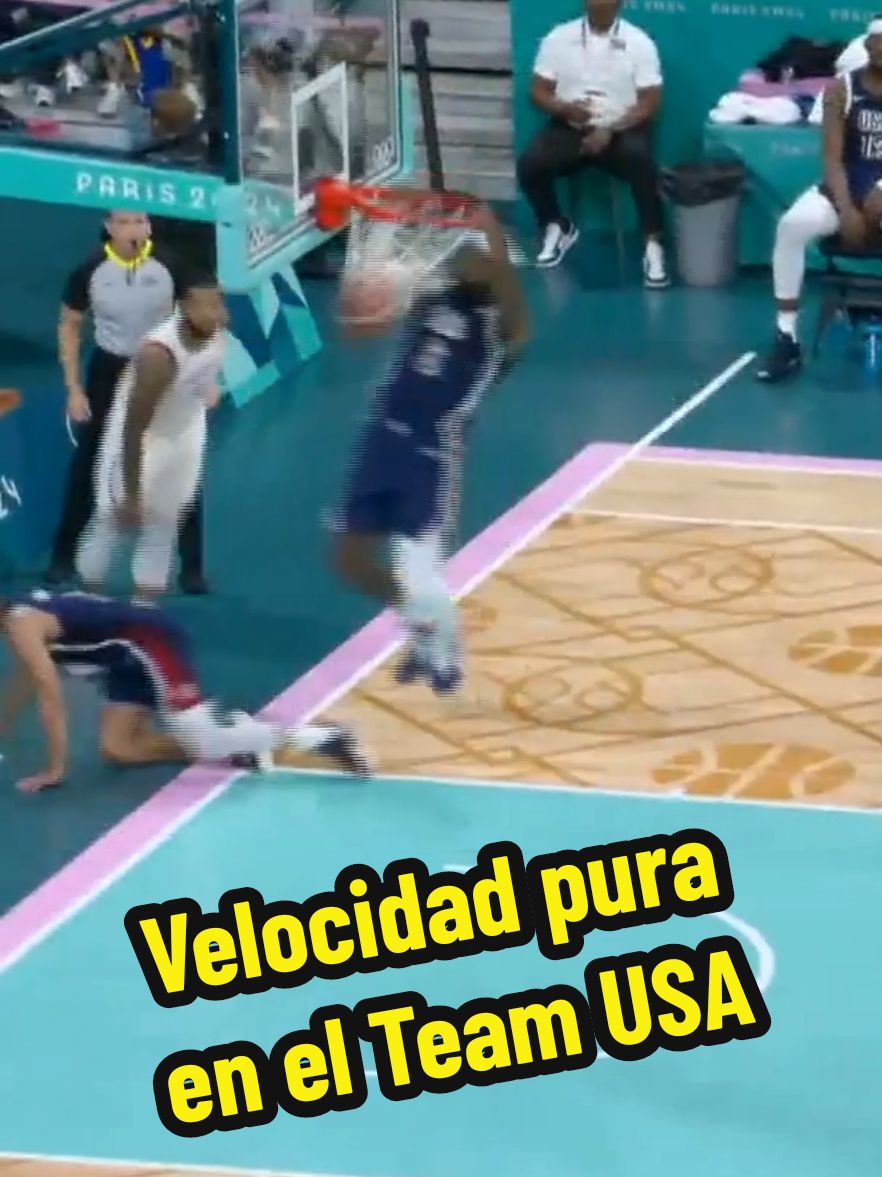 ¡Velocidad pura🏃‍♂️💨! 🏀 LeBron James y Stephen Curry se combinan para otros dos puntos para el @Team USA  #OlimpicosTelemundo #ParisOlympics