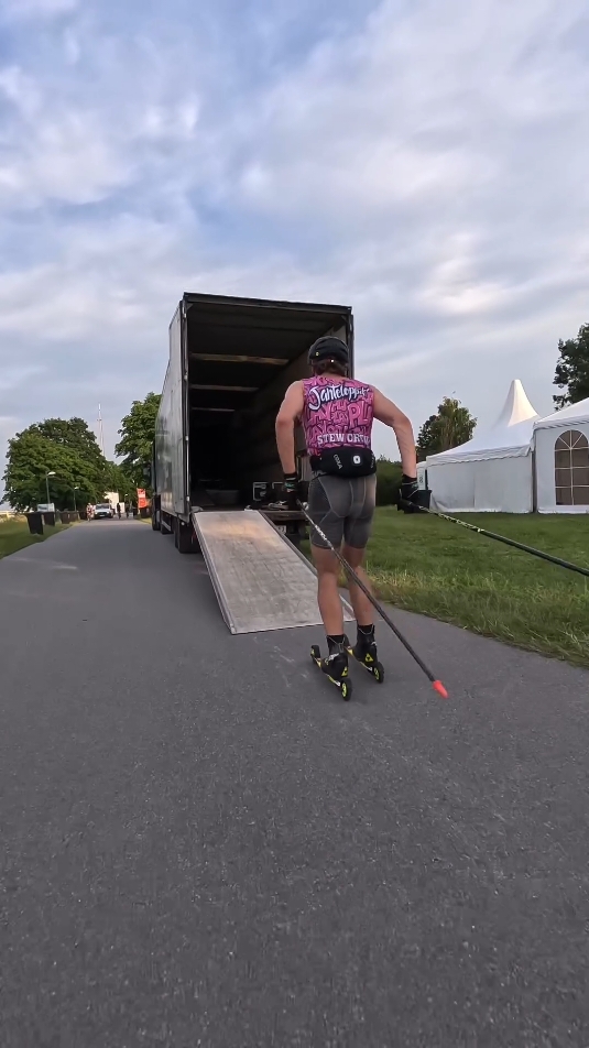 Normal day 4 Jens & Matti 🇦🇹 The @_stewcrew_ brothers Matti & Jan taking action in Vienna. #marwesports #rollerski #agility #fyp #workout #funvibes 