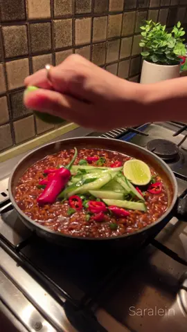 Buldakgetti 🌶️🤤 Cook the noodles according to the package instructions, then add some soy sauce, spring onions, fresh red chili 🌶️, cucumbers, and lime. It’s delish! . . . . . . . . . . . . #ramen #instantramen #ramenpink #pinkramen #buldak #buldakramen #tteokbokki #rabbokicooking #latenightramen #latenightcravings #samyangramen #asmrfood #gochujangsauce🌶 #chapagetti #buldakgetti 