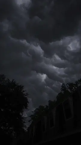 Another day of dark clouds 🖤 #gloomy #louisiana #storm #darkclouds #darknaturalism #moody 