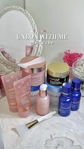 The best package ever! 💗 I am absolutely so excited to try everything especially their collagen line! Been seeing so many good reviews abt it 😍 @Medicube Global @medicube_official #medicube #unboxing #koreanskincare #antiaging #glassskin #skincareroutine #skincarereview 