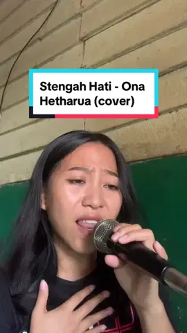 Stengah Hati - Ona Hetharua (karaoke) Video lama😅 Moment lagi karaokean berasa lagi konser, spek spek depan kamera #stengahhati #onahetharua #laguambon #karaoke #coverlagu #nttpride🏝🔥fypシviral 