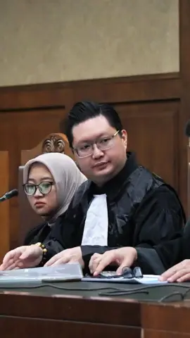 Beberapa Catatan / Pembelajaran dari Pertimbangan Hakim Terkait Unsur Kerugian Keuangan Negara: . - Kerugian negara harus pasti (factual loss), bukan potensi (potential loss) - Kerugian operasional BUMN dapat dianggap sebagai Kerugian Keuangan Negara apabila akibat dari perbuatan melawan hukum - BPKP dapat menghitung (dan menetapkan) kerugian keuangan negara dan menerbitkan Laporan Hasil Audit - Setiap anggota Direksi bertanggung jawab penuh secara pribadi atas kerugian Perseroan apabila yang bersangkutan bersalah atau lalai menjalankan tugasnya sesuai Pasal 97 ayat (3) UU PT - Orang tidak dapat dijatuhi pidana, kalau tidak melakukan perbuatan pidana. Tetapi, meskipun melakukan perbuatan pidana tidak selalu dapat dipidana. - Fase pengadaan vs. fase operasional. Pihak vendor/eksternal dapat dimintai pertanggungjawaban pada saat fase pengadaan (sampai dengan diserahterimakan barang ke BUMN). Direksi bertanggung jawab selain pada fase pengadaan juga pada fase operasional. . #tipikor #keuangannegara #kerugiannegara #kerugiankeuangannegara #hukum