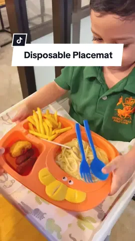 Paling senang bila ada placemat disposable ni kalau makan dekat kedai😊  #disposableplacemat #placemat #parenthack #babystuff #babynapkin #napkinplacement 