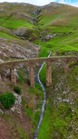 Siemens körpüsü (El arasında “qanlı körpü” deyilir), Gədəbəyin ən görməli yerlərindən biri 😍 #bridge #siemens #gadabay #discover 