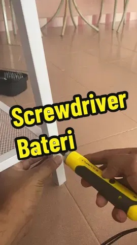 Screwdriver cordless dari SOARFLY. Ada 52pcs bit yooo. Nak beli screwdriver ni klik beg kuning 👆👆👆 #miniscrewdrivercordless #screwdrivercordless #screwdriverbateri #soarflytools 