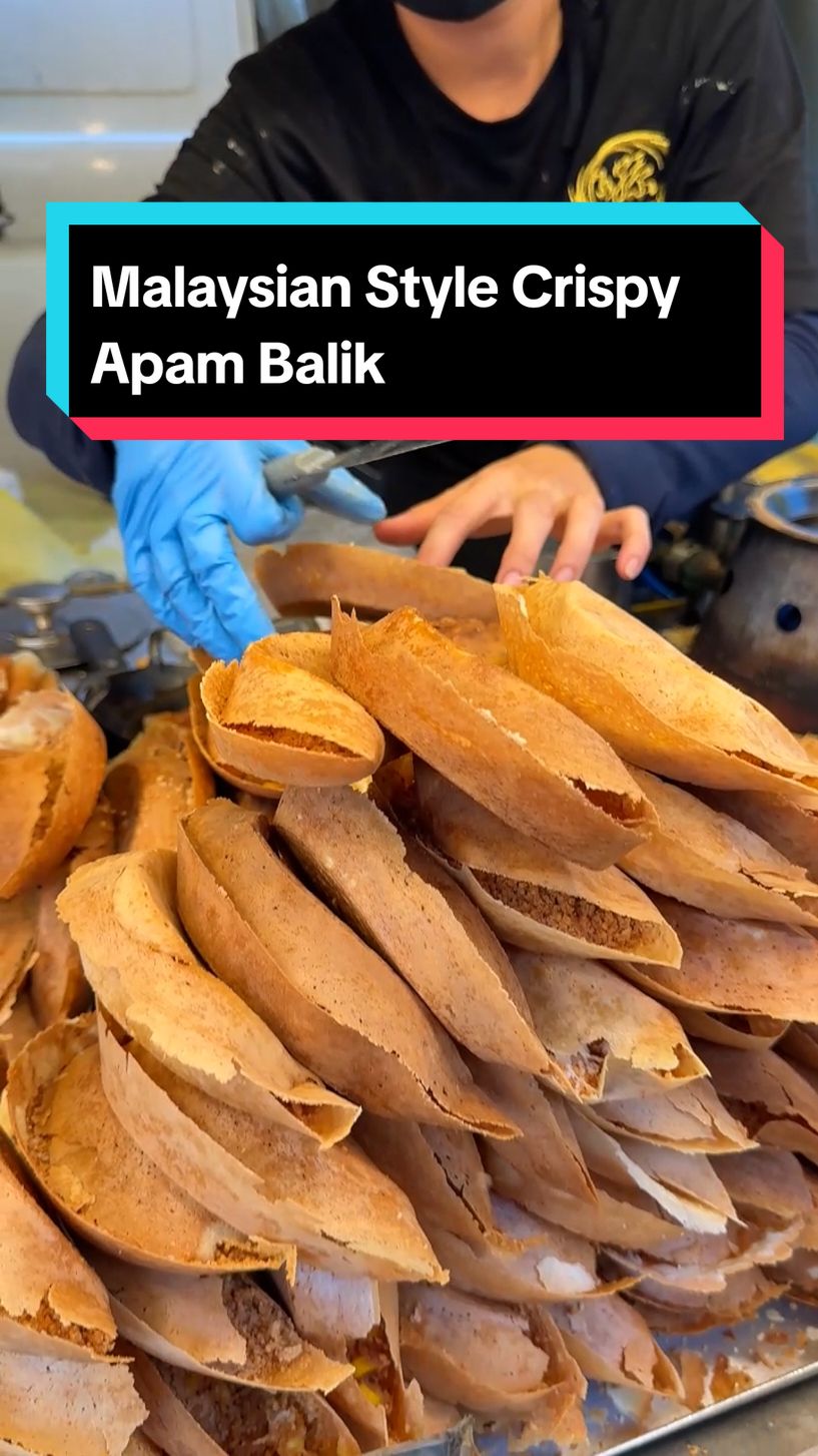 Malaysian Style Crispy Apam Balik
 
 📍SY Apam Balik @ Setia Alam Night Market [pork free]
 
 📅Pasar Malam Schedule
 Mon: Serdang
 Tue: Sungai Long
 Wed: Taman Connaught
 Thurs: Taman Yulek Cheras
 Sat: Setia Alam
 Sun: Kepong Baru #klfoodie #foodhuntingkl #MakanLokal #bestfoodmalaysia #malaysiafood 