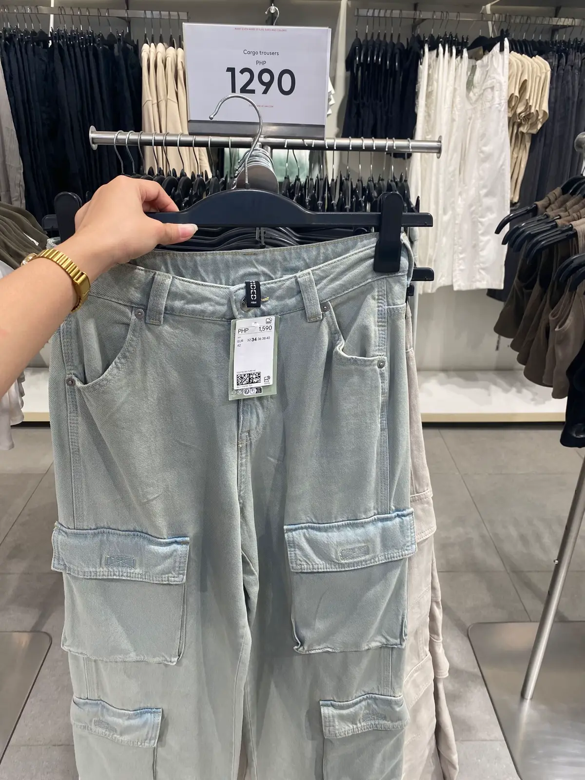 Graveee mahal diba mga kumareng burikat 🤣😳😱 Check niyo naman price sa mall ng mga denim… kakaloka mga mi!! 😳  Saamin mabibili nyo lang sa live ng ₱150-₱250 🥳 SAME QUALITY!! 🥰  At lahat meron pambata , teens hanggang adult size!!! 😍  STAY TUNED TO OUR TIKTOK LIVE  ⭐️PURE DENIM COLLECTION⭐️ Follow us 