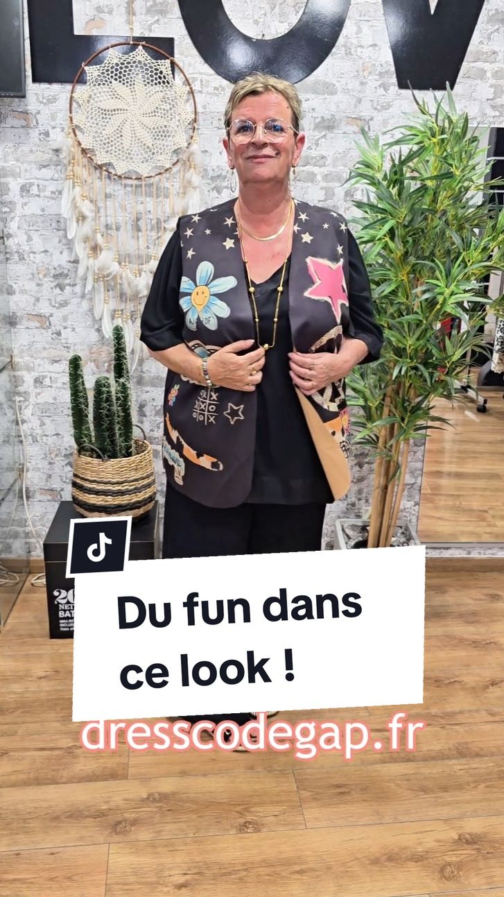 à shopper sur dresscodegap.fr et dans notre boutique à Gap. Nouveauté qui apportera du fun à vos looks ces gilets sans manches sont en suédine légère et conviennent jusqu'à une taille 50/52.   #grandetaille #outfit #outfitcurvy #plussize #curvy #lookdujour #dresscodegap #boutique #eshop #fun #lookfunny 