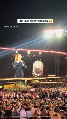 She is so cute ☺️🥰 #adelemunich #adelemusic #adele #adelelive #adelelive2024 #fyp #viral #concert #foryou #viraltiktok #fy #viral_video 
