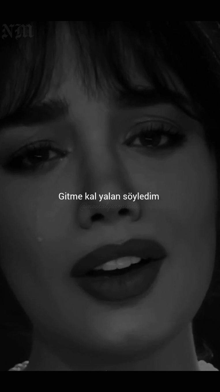 Gitme kal yalan söyledim... . . . . . . . . #sezenaksu #sezenaksusarkilari #git #gitmedur #music #şarkı #fyp #musica #nostalgia #VoiceEffects 