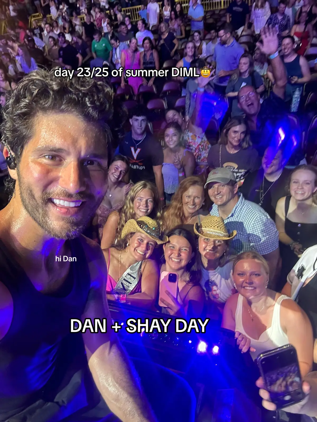4 signatures. 4 selfies. 4 guitar picks. Wow. @Dan + Shay @Dylan Marlowe @Jake Owen #concert #danandshay #dylanmarlowe #jakeowen #heartbreakonthemaptour #country #diml #jiffylubelive 
