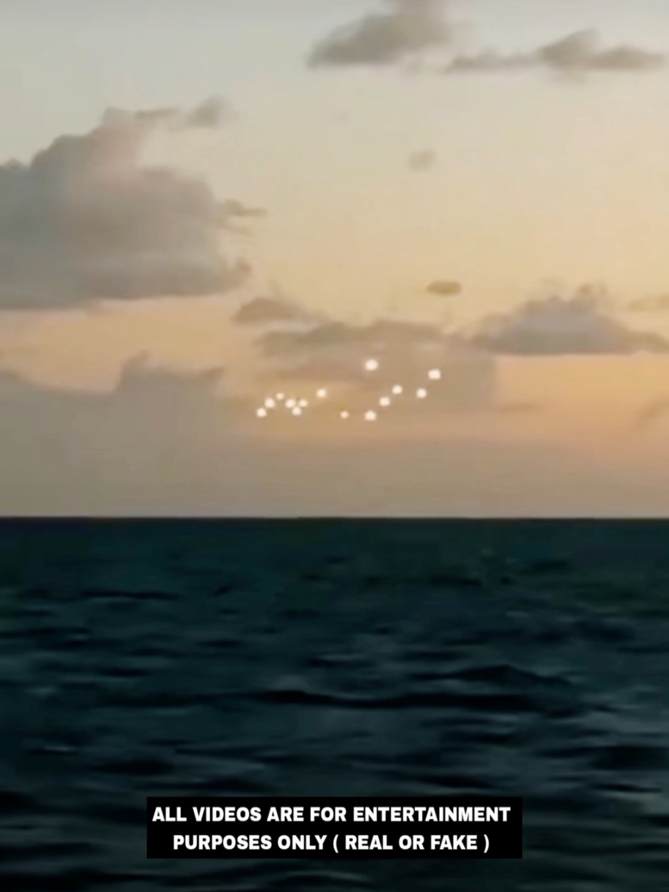 IN THE MIDDLE OF THE OCEAN 🌊  ( AND THEN YOU SEE THIS ) #foryou #ufo #ufosighting #ufosighting #paranormal #supernatural #aliensarereal #UAP #orbformation #triangleshape #johnboyscreepycontent416 #johnboysviralvideo #tiktokviral #strangeskyphenomenon #ocean #oceanandufos ( THE CREDIT GOES TO THE ORIGINAL CONTENT CREATOR )