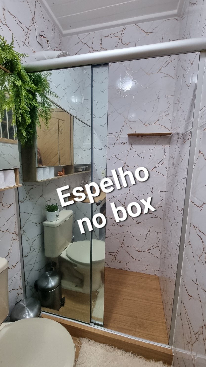 O box espelhado para banheiro é uma solução moderna sem deixar de ser funcional, que pode dar uma sensação de amplitude ao ambiente. Com o box espelhado, é possível aproveitar a reflexão do espelho para criar um efeito visual interessante no banheiro é uma opção elegante e funcional para quem busca um ambiente mais sofisticado. Além de trazer mais privacidade o box espelhado pode ajudar a ampliar visualmente o espaço. Contate hoje mesmo o atendimento da @nitsignsuprimentos para fazer um orçamento! Usamos o insulfilm espelhado que compramos na @nitsignsuprimentos ( Tel: 021 96401-4606 ) E contratamos o profissional @vinillarenvelopamento para a colocação ( Tel: 021 98314-4399 ) . . . #box #boxespelhado #banheiro #decor #decoraçãodeinteriores #decoracao 