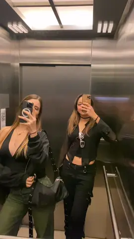 Going up ⚡️⚡️ #elevatortrend #elevatorchallenge #rave #techno #techtok #jodita #electronicmusic #manija #mandarine #rock #housemusic #buenosaires 