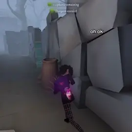 whoever decided on this pallet and chair placement is an opp #ballsidv #idv #identityv 