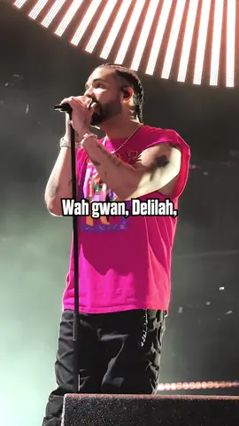 #Drake performed ‘Wah Gwan Delilah’ for the first time at #PARTYNEXTDOOR’s show in Toronto 😂 🎥 @hajrah  