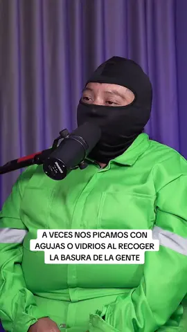 La gente tira cosas que nos dañan #gusgripodcast #podcastmexico #barrendero #recolectoresdebasura #cdmx #basura #aseourbano 
