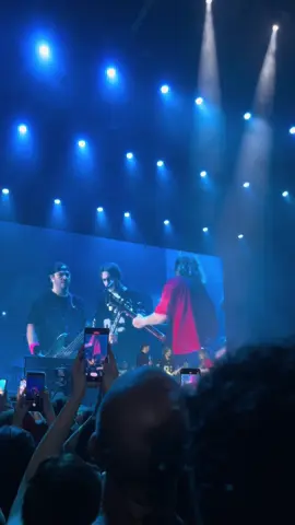 Lo que fue la intro 🥹❤️‍🩹 CAE EL SOL #Airbag #airbagoficial #gira #asuncion #Paraguay #gastonsardelli #guidosardelli #patriciosardelli  #rock 
