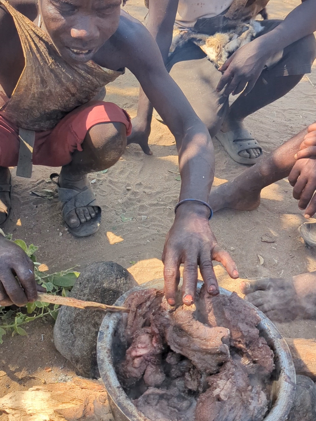 It's favorite 🤩 food hadzabe tribe eating lunch Time very delicious 😋 lovely tradition lifestyle.