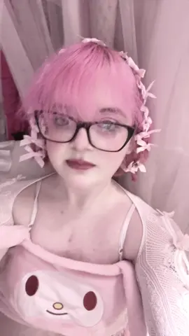 Got bored and put a lot of bows in my hair :3 #fyp #foryou #foryoupage #explore #xybca #05 #lipsync #cutecore🎀🦴🍮🐾 #kawaii #kawaiiaesthetic #kawaiigirl #bow #coquette #feminine 