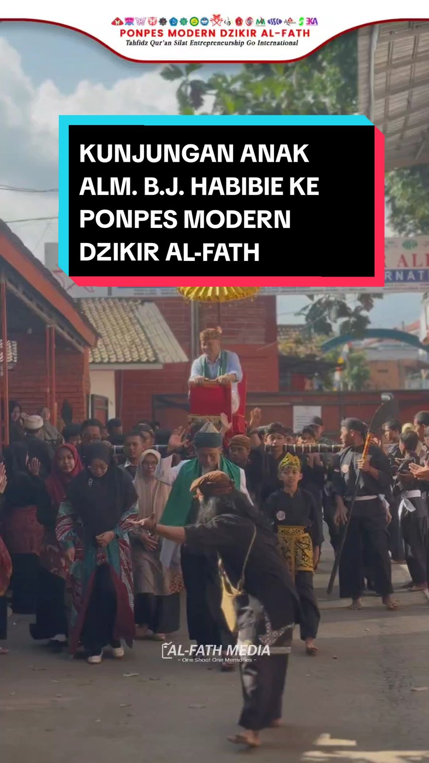 upacara adat mapag tamu agung putra dari alm. B.J. Habibie, dr. ilham habibie, Mba #ilhamhabibie #upacaraadat #pesantrendzikiralfath #fypシ 
