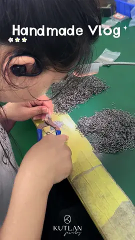 An important part of making a nose ring!😵‍💫😵‍💫  That’s awesome 👍👍 #piercing #piercings #piercingjewelry #newpiercings #nosering #noserings #septum #septumpiercing #septumpiercings #titanium #jewelry #craftsmanship #kutlanpiercingjewelry 