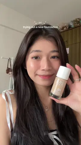 if you know me, you know that i’m a glowy girl through and through… heard so many good things about this make up for ever skin hydra glow foundation & honestly was already so impressed after swatching this in sephora!! #makeupforever #glowingskin #glowymakeup #summermakeup #kbeauty #sgbeauty 