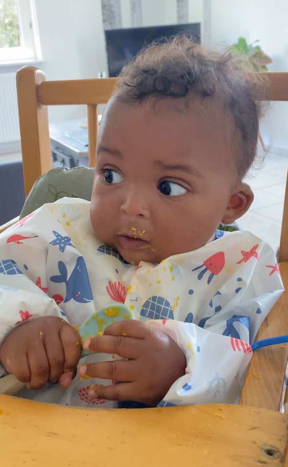 Je me débrouilles pas mal quand je manges tout seul 🥣 Vous en pensez quoi ? 😂🥰 #babytiktok #babyfood #babylove 