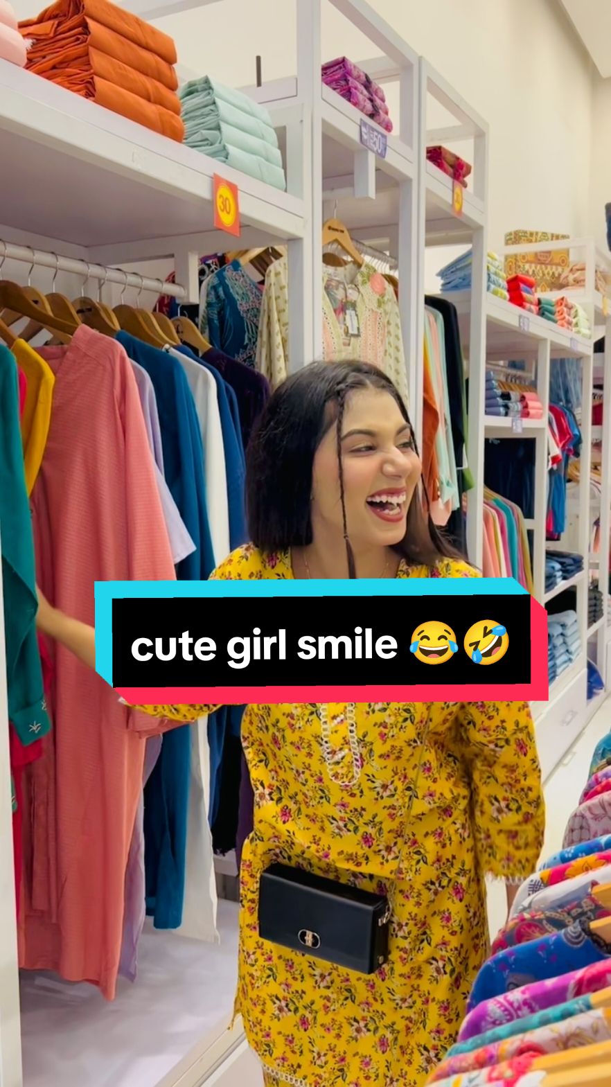 cute girl funny smile 😁 #pranks #rj_nazim_official #siasi_shoorli #funny #funnyvideos #vairal  #entertainmentvideo #pranks  #entertainment #prankvideo 